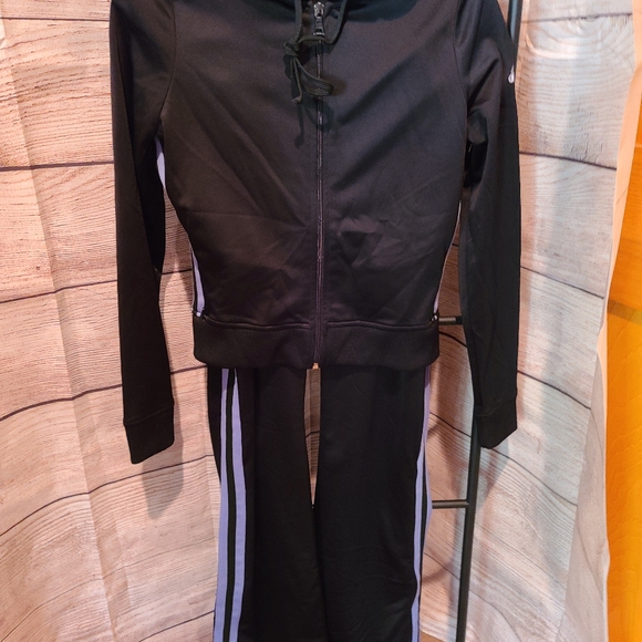 Guess ATHLETIC Suit - Picture 1 of 9